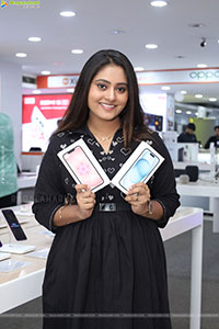 Rashi Singh Launch Apple Days at Bajaj Electronics Store
