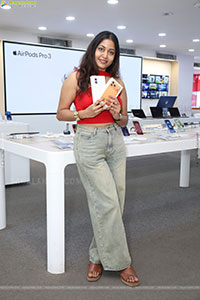 Rashi Singh Launch Apple Days at Bajaj Electronics Store