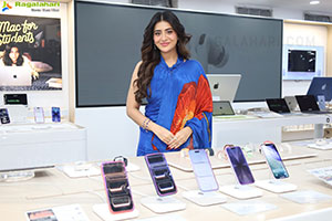 Rashi Singh Launch Apple Days at Bajaj Electronics Store
