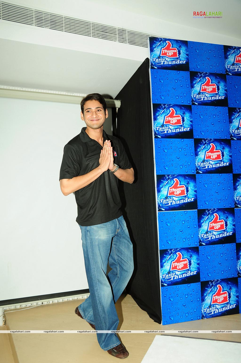 Mahesh Babu Presents Thums Up Merit Scholarships 2009