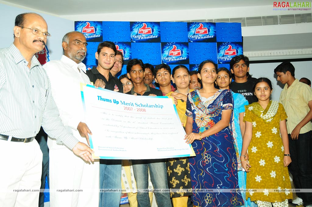 Mahesh Babu Presents Thums Up Merit Scholarships 2009