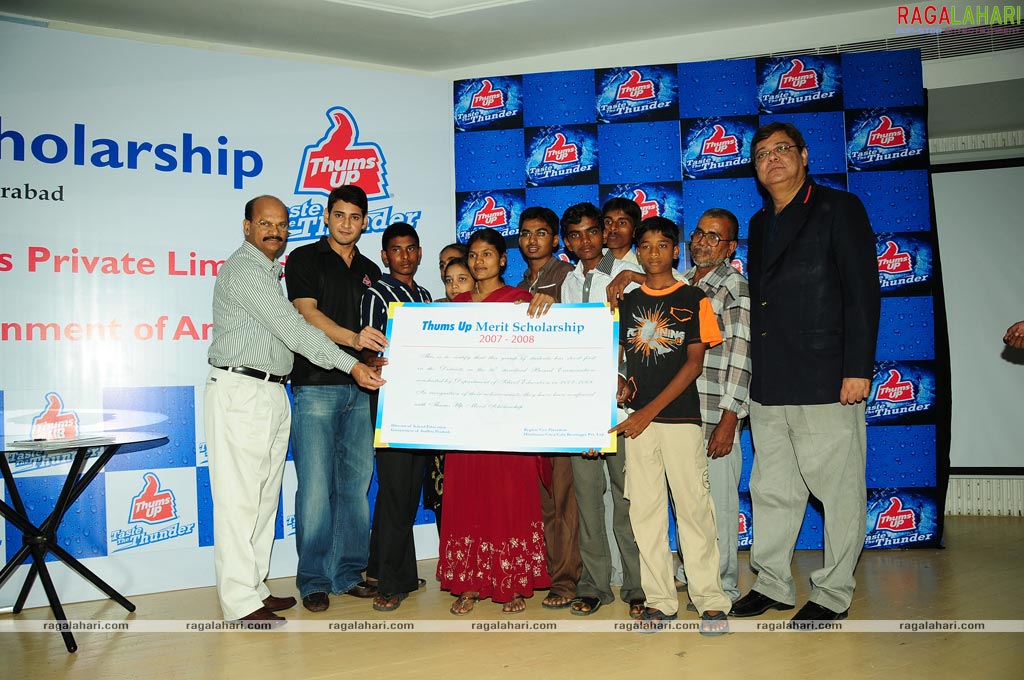 Mahesh Babu Presents Thums Up Merit Scholarships 2009