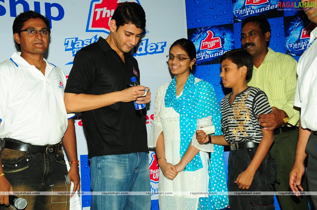 Mahesh Babu Presents Thums Up Merit Scholarships 2009