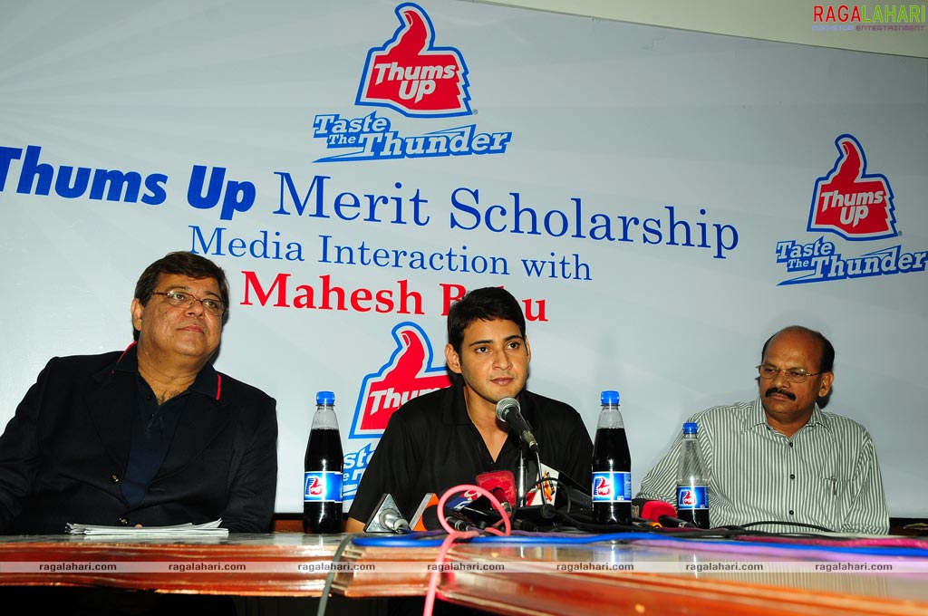 Mahesh Babu Presents Thums Up Merit Scholarships 2009