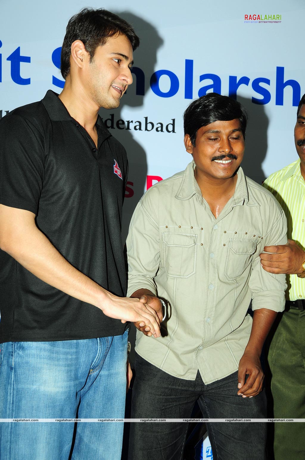 Mahesh Babu Presents Thums Up Merit Scholarships 2009