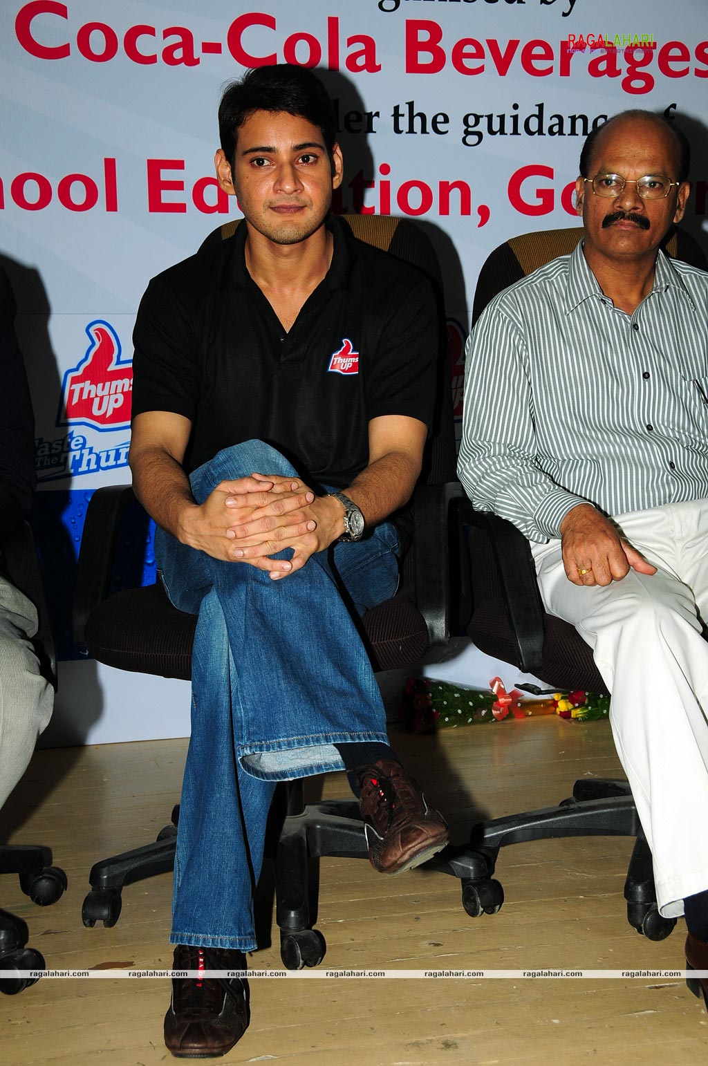 Mahesh Babu Presents Thums Up Merit Scholarships 2009