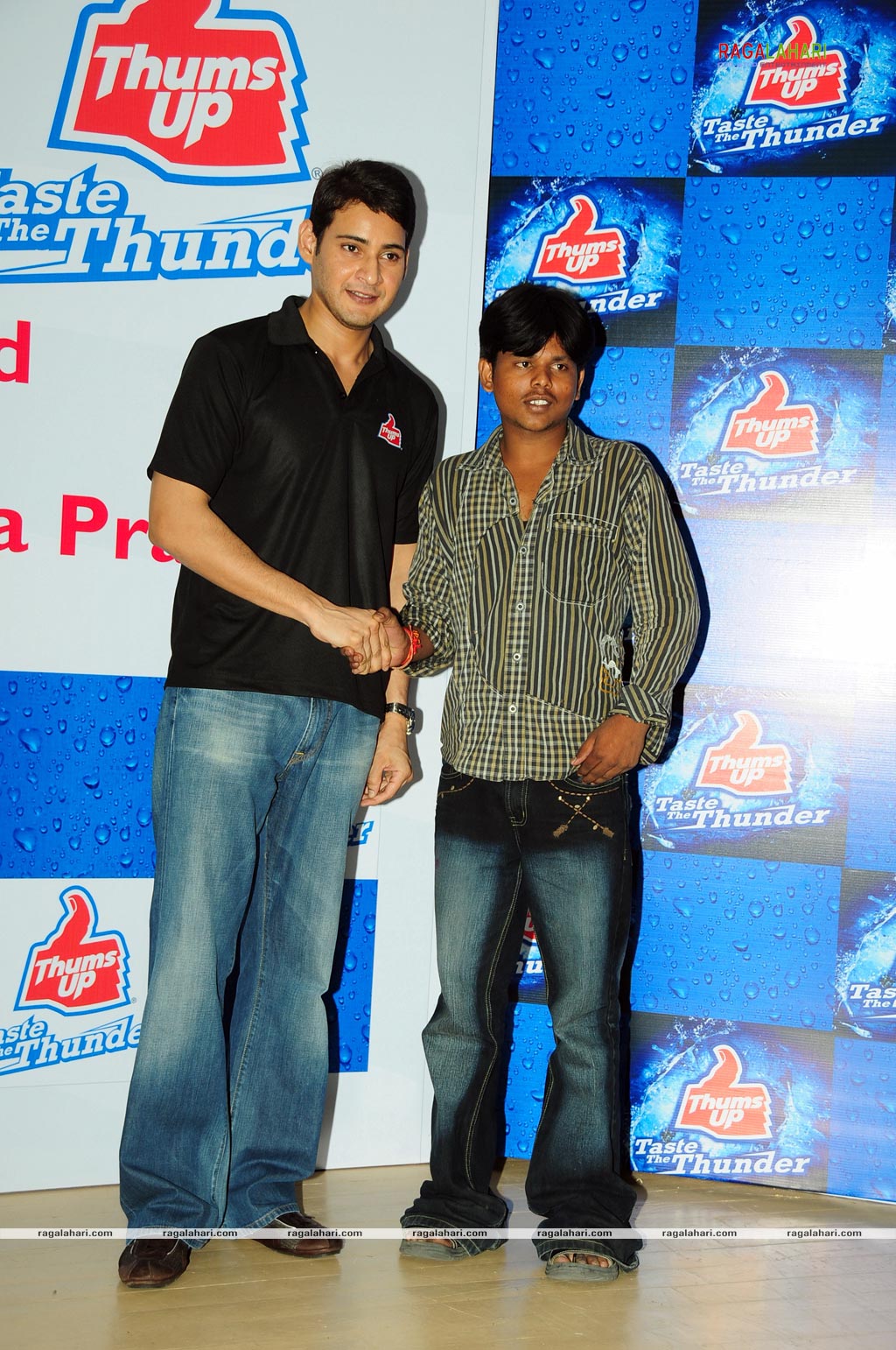 Mahesh Babu Presents Thums Up Merit Scholarships 2009