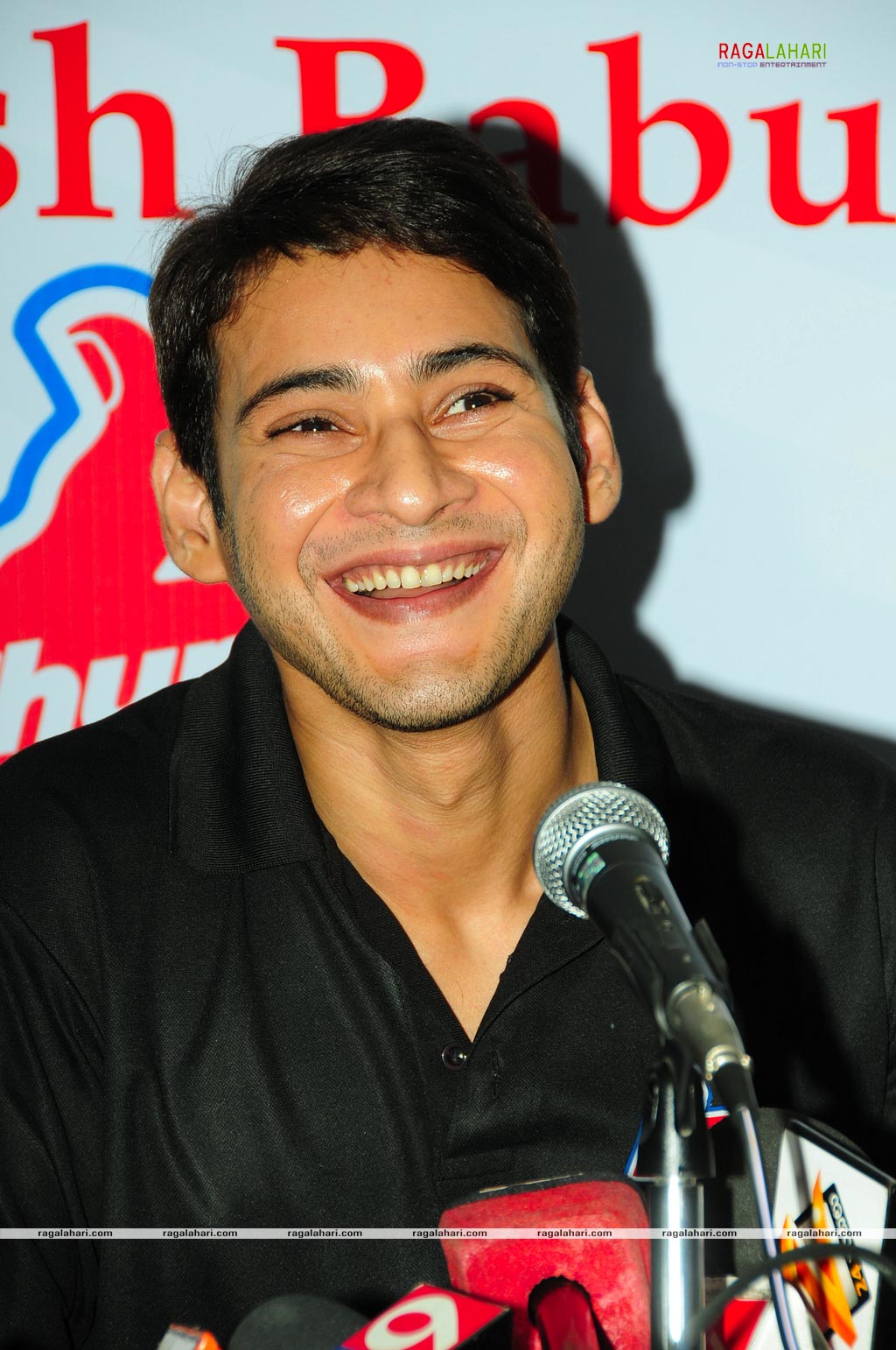 Mahesh Babu Presents Thums Up Merit Scholarships 2009