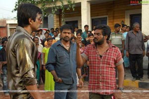 Ek Niranjan Working Stills