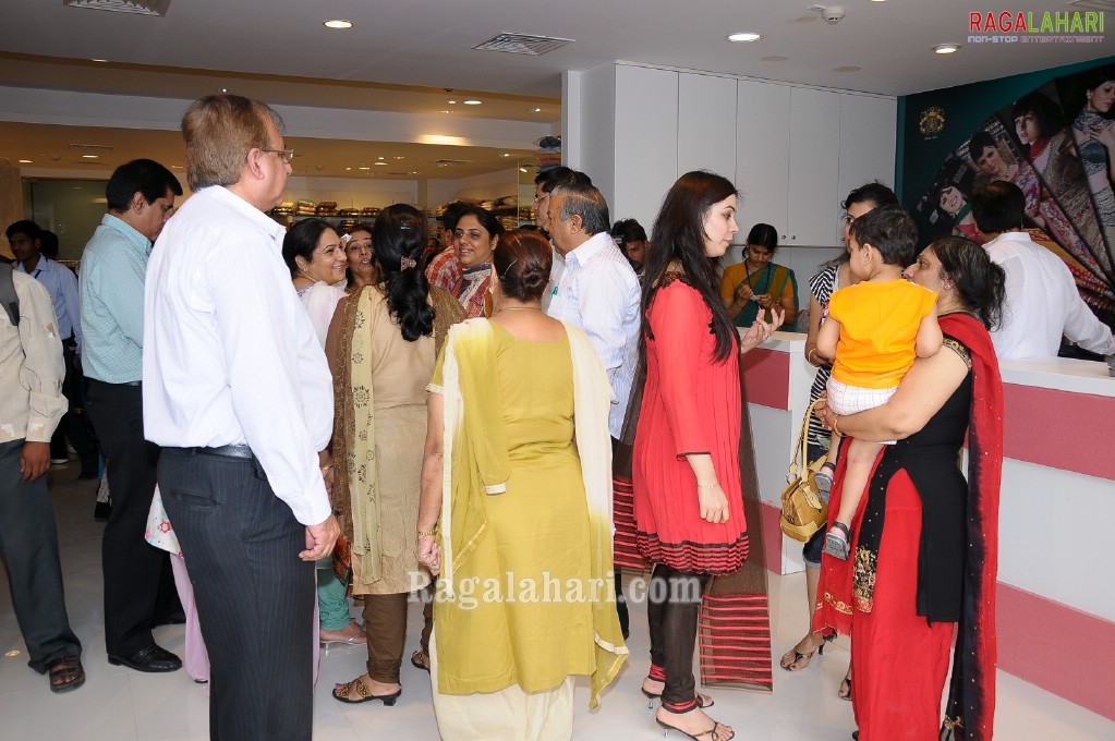 Richa Gangopadhyay at Neeru's, Hyderabad