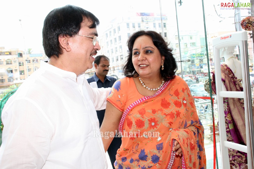 Richa Gangopadhyay at Neeru's, Hyderabad