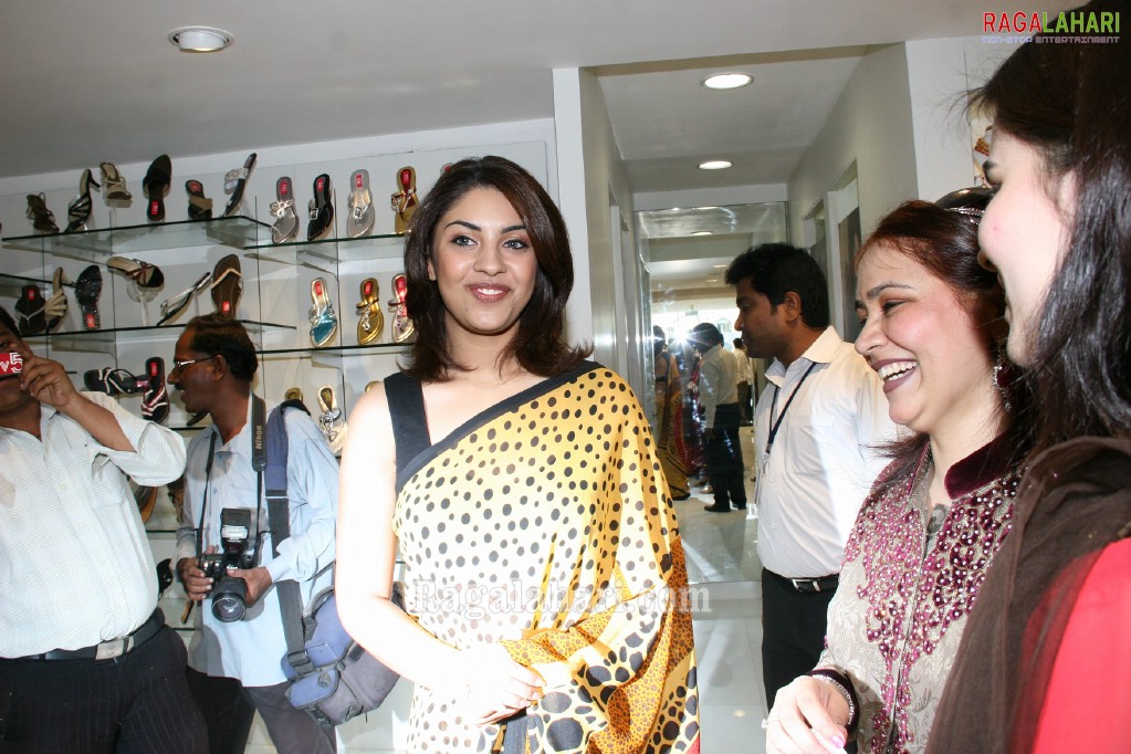 Richa Gangopadhyay at Neeru's, Hyderabad