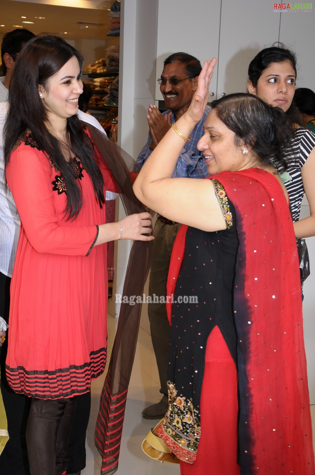 Richa Gangopadhyay at Neeru's, Hyderabad