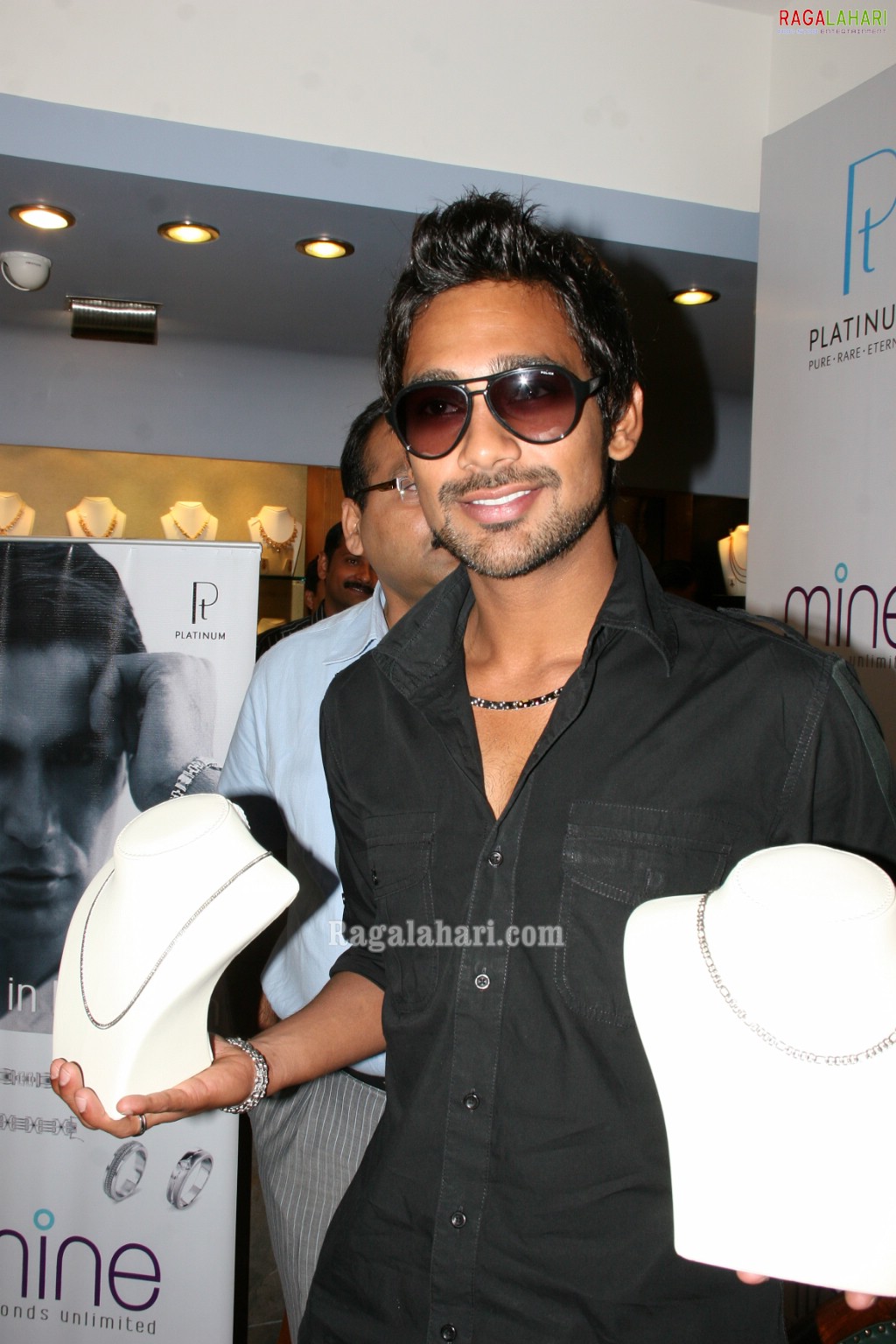 Varun Sandesh @ Malabar Jewellers