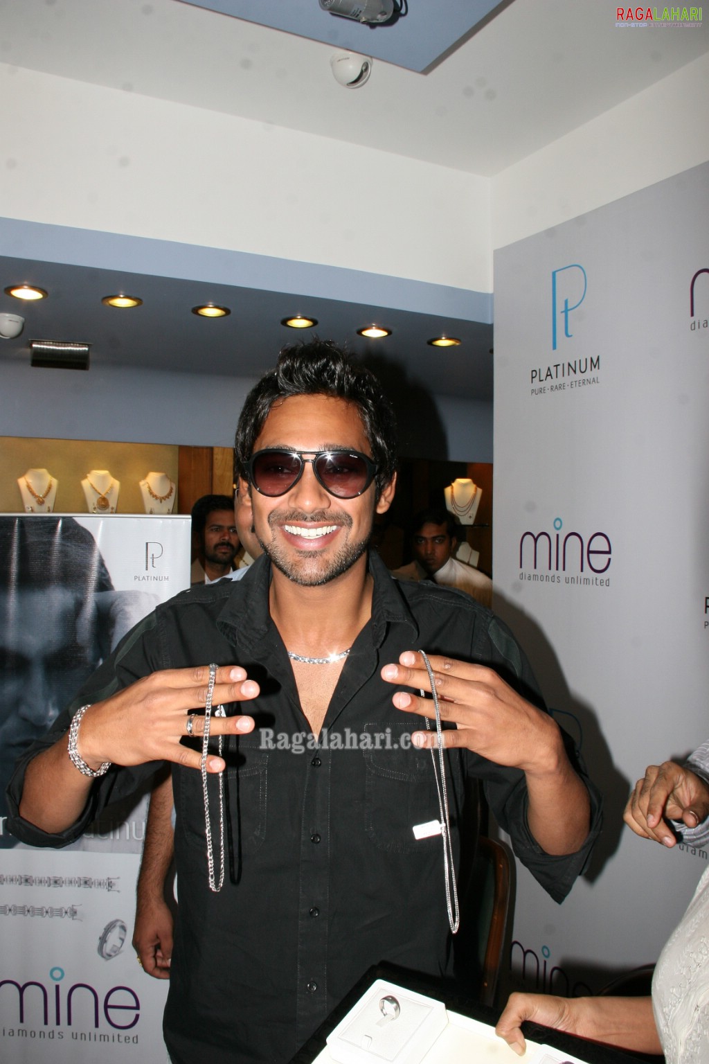 Varun Sandesh @ Malabar Jewellers