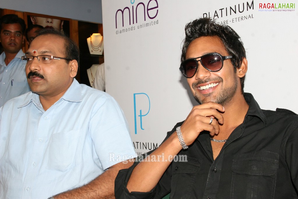 Varun Sandesh @ Malabar Jewellers