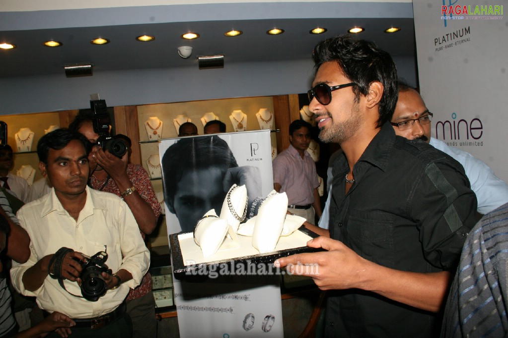 Varun Sandesh @ Malabar Jewellers