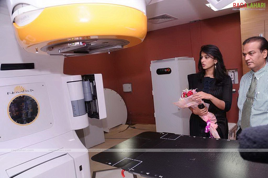 Anushka visits Apollo Cancer Hospital