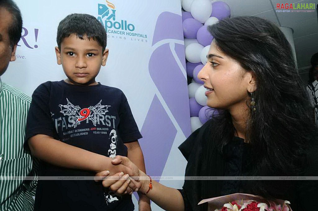 Anushka visits Apollo Cancer Hospital