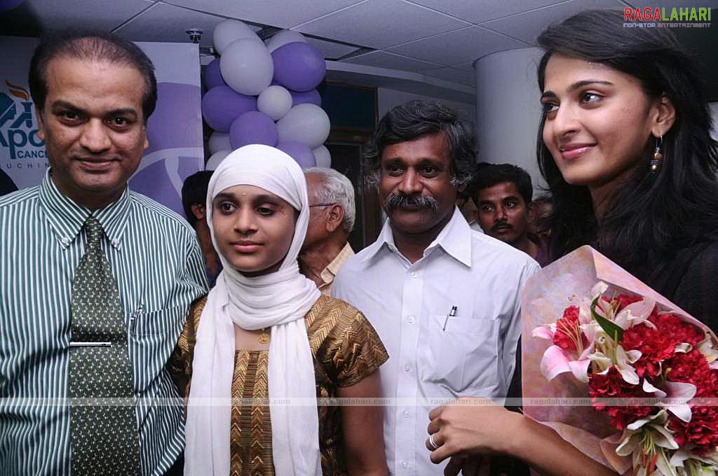 Anushka visits Apollo Cancer Hospital