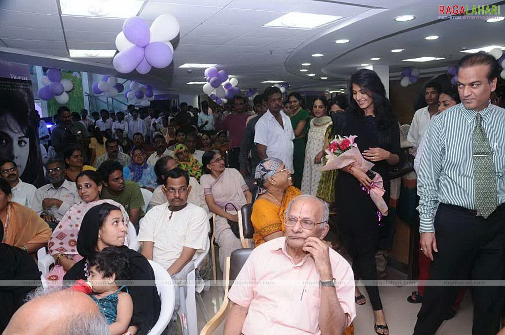 Anushka visits Apollo Cancer Hospital