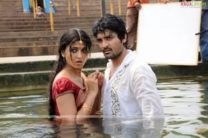 Samrat, Anushka