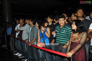 Shruti Haasan Performs at Hard Rock Cafe at GVK One