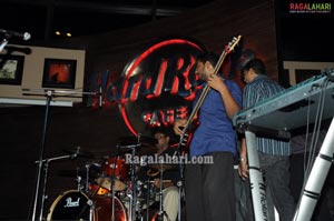 Shruti Haasan Performs at Hard Rock Cafe at GVK One