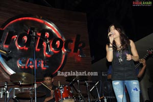 Shruti Haasan Performs at Hard Rock Cafe at GVK One