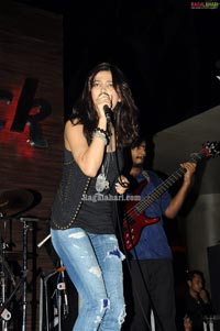 Shruti Haasan Performs at Hard Rock Cafe at GVK One