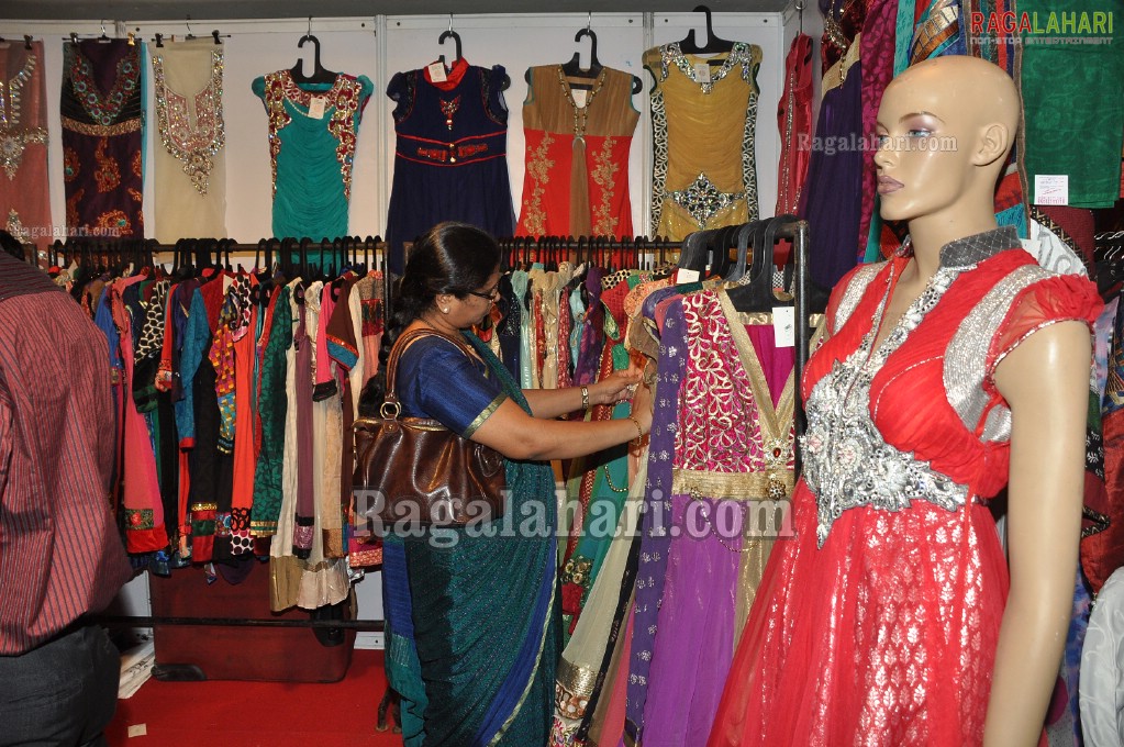 Saloni Launches D'sire Exhibition at Taj Krishna