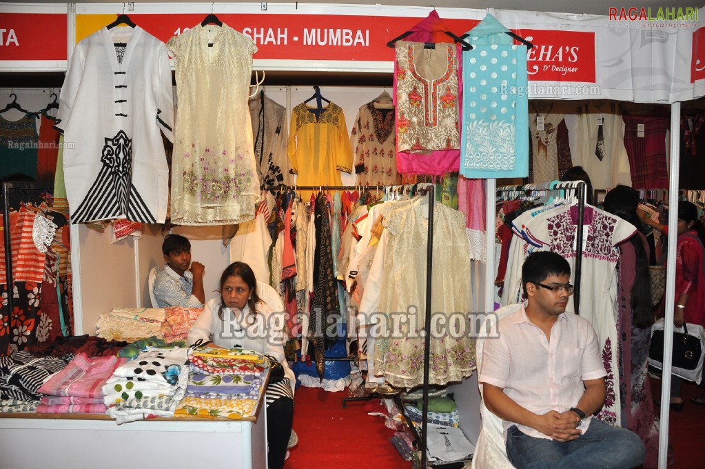 Saloni Launches D'sire Exhibition at Taj Krishna