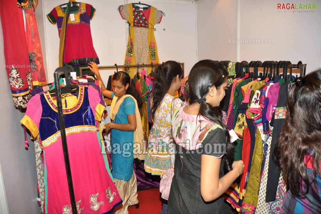 Saloni Launches D'sire Exhibition at Taj Krishna