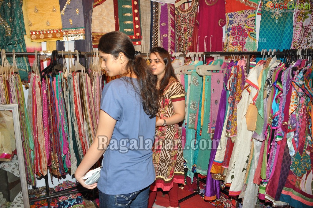 Saloni Launches D'sire Exhibition at Taj Krishna