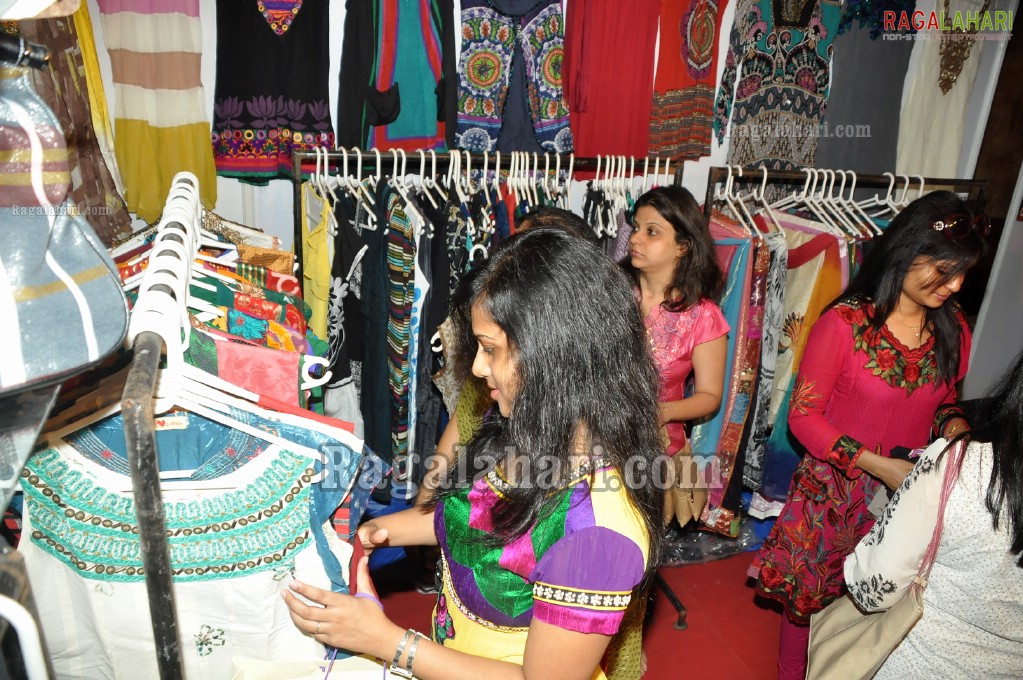 Saloni Launches D'sire Exhibition at Taj Krishna