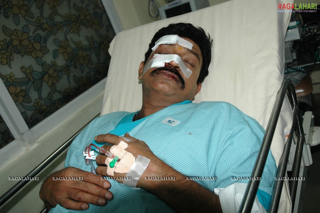 Rajasekhar in Chennai Apollo Hospital
