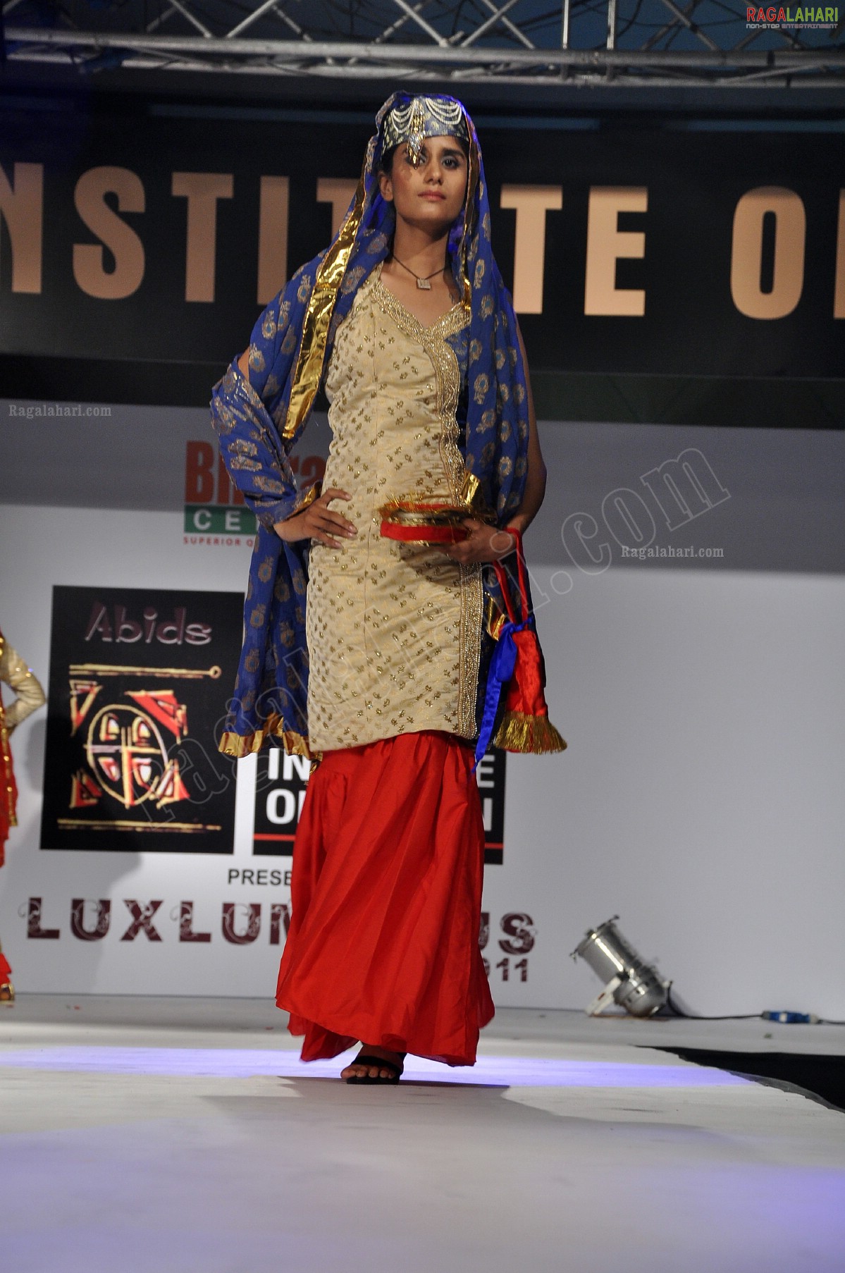 LID's Mega Fashion Show Luxluminous 2011