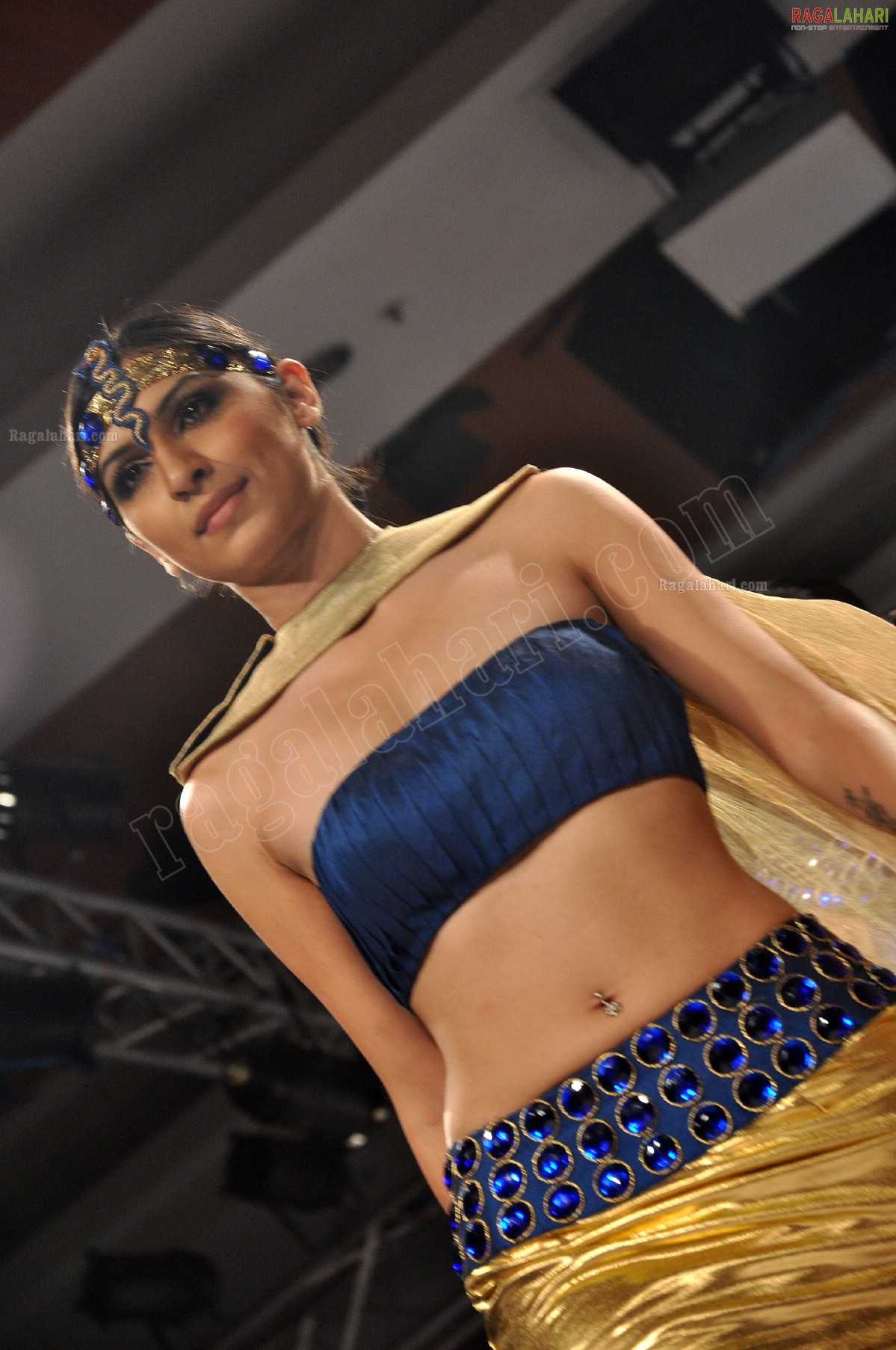 LID's Mega Fashion Show Luxluminous 2011