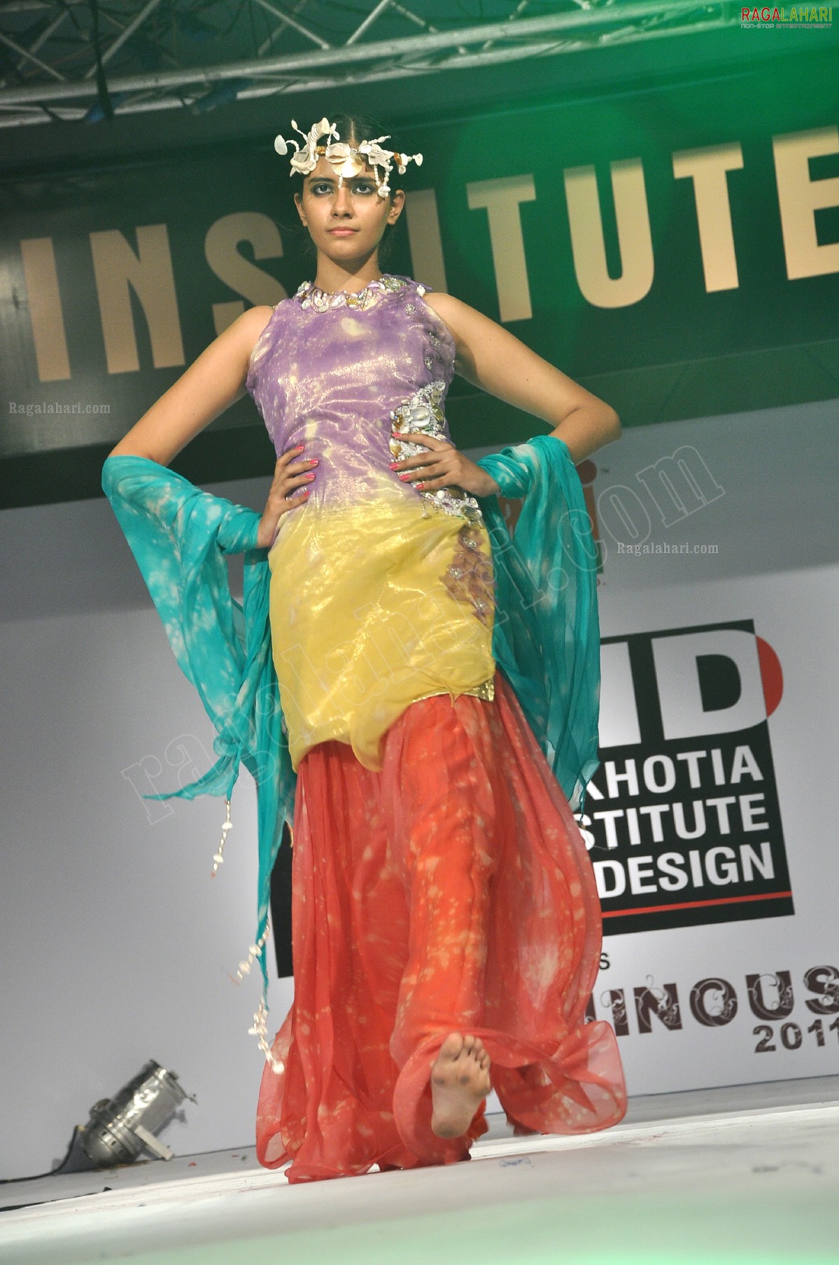 LID's Mega Fashion Show Luxluminous 2011