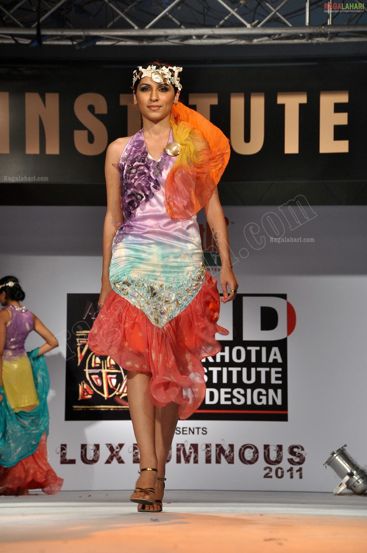 LID's Mega Fashion Show Luxluminous 2011