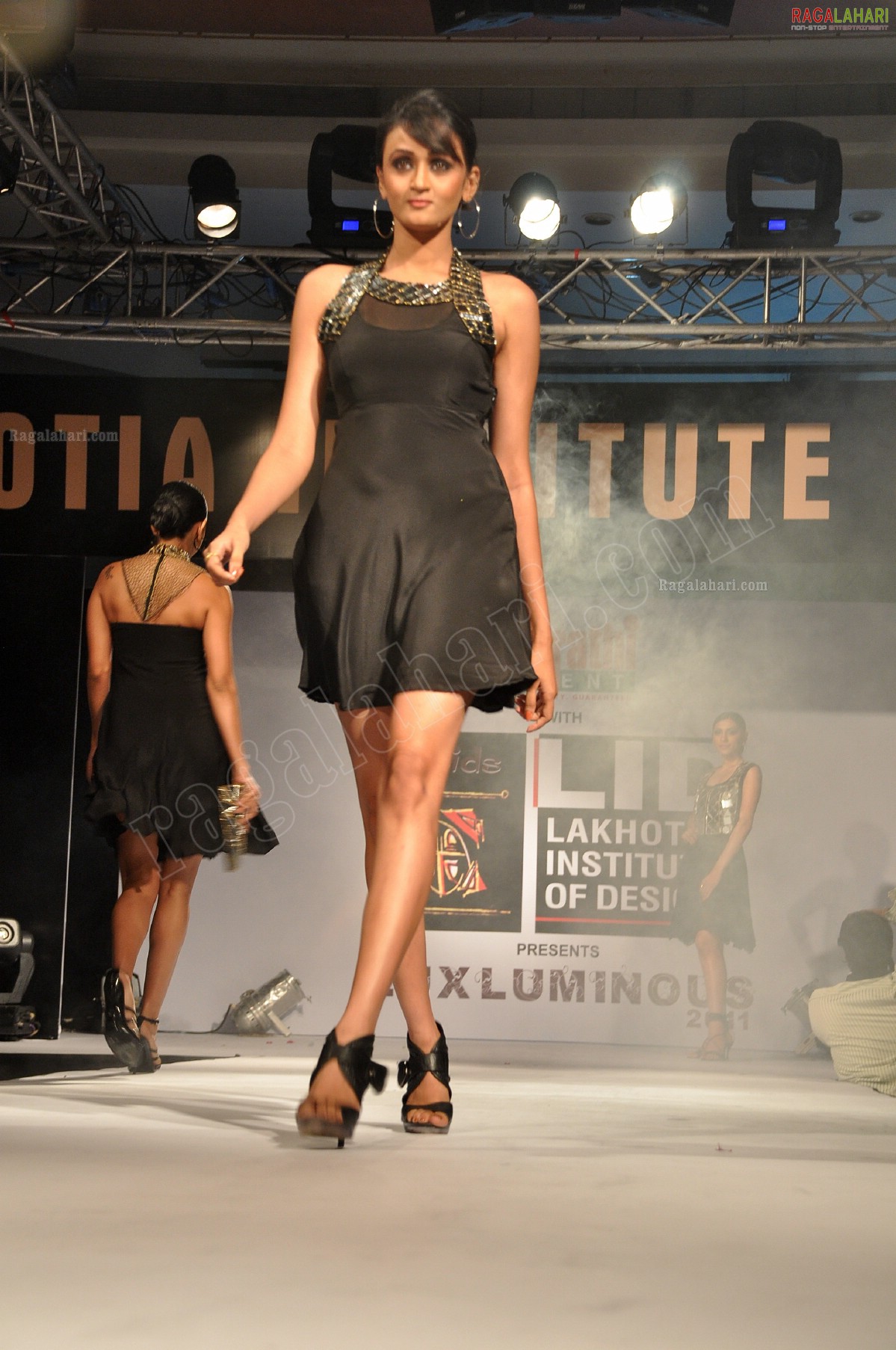 LID's Mega Fashion Show Luxluminous 2011