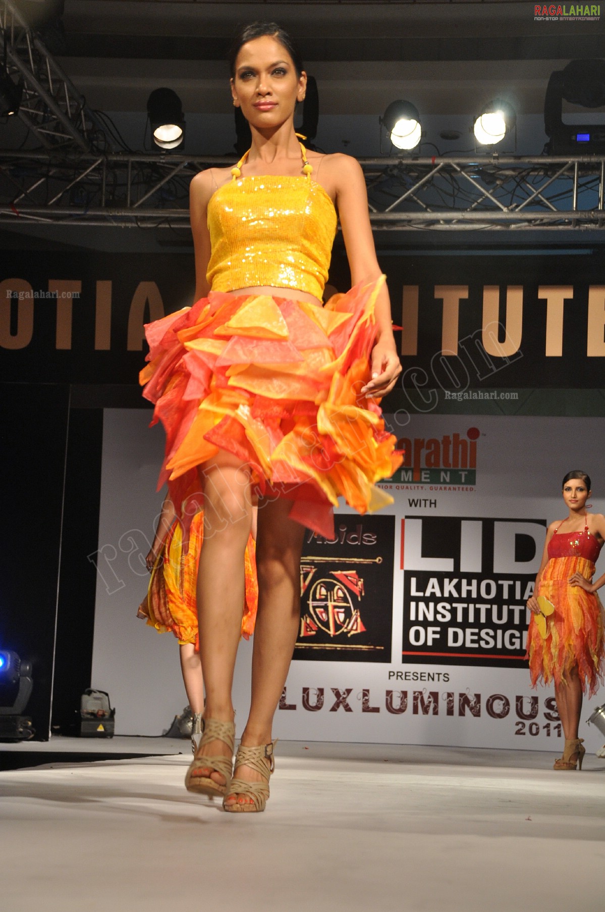 LID's Mega Fashion Show Luxluminous 2011