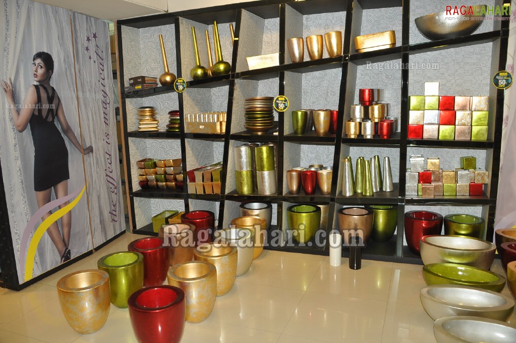 Saloni Launches First Anniversary Collection at Maayas