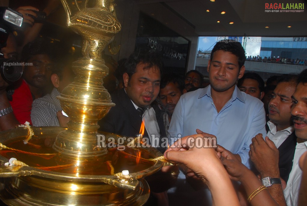 Mahesh Babu launches Jos Alukkas