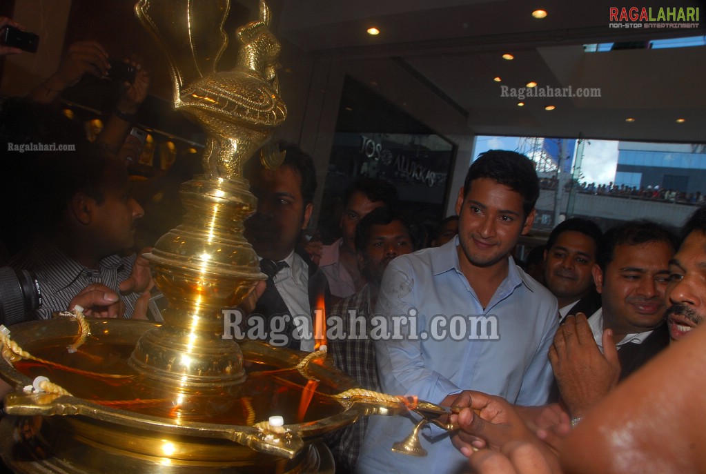 Mahesh Babu launches Jos Alukkas