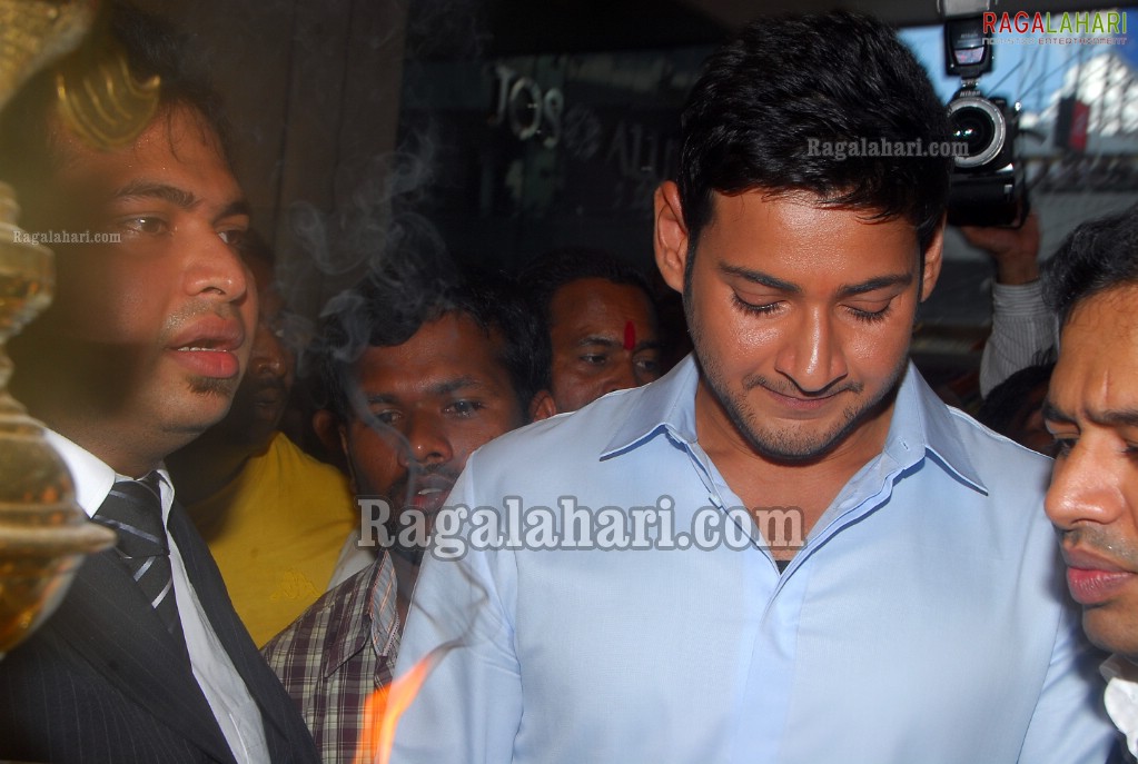 Mahesh Babu launches Jos Alukkas