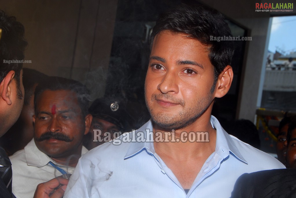 Mahesh Babu launches Jos Alukkas