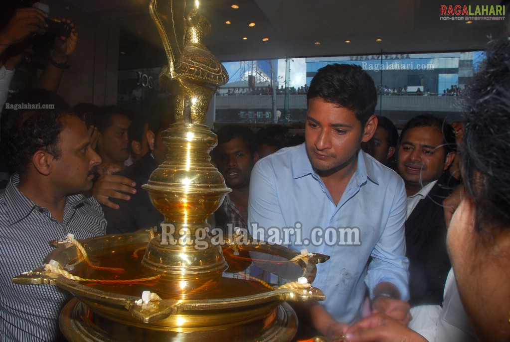 Mahesh Babu launches Jos Alukkas