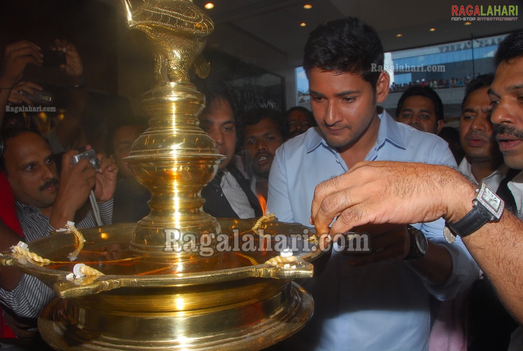 Mahesh Babu launches Jos Alukkas