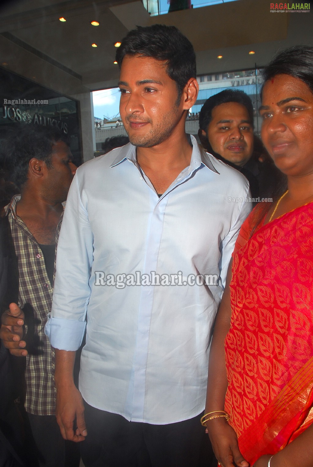 Mahesh Babu launches Jos Alukkas